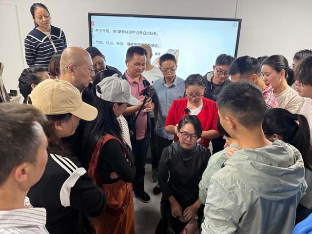 嶸領(lǐng)教育名醫(yī)講堂開講！手把手教你掌握經(jīng)絡(luò)腧穴臨床應(yīng)用?